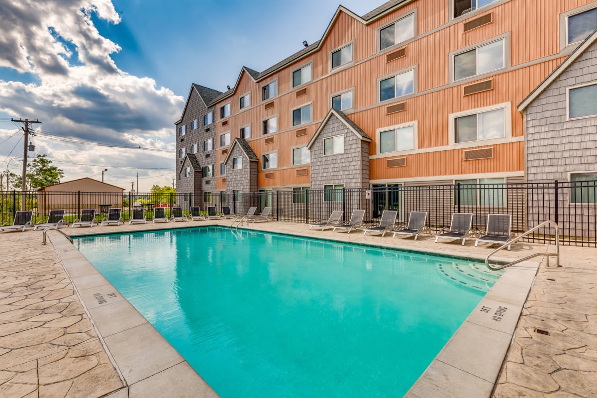 Photos and Video of The Oaks Apartments in East Lansing, MI